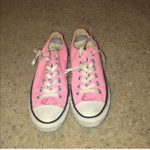 Pink low top converse